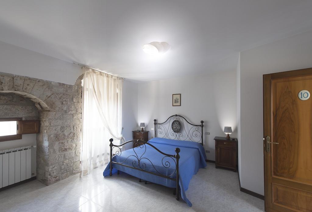 Residenza Di Via Piccardi Bed and Breakfast Gubbio Rum bild